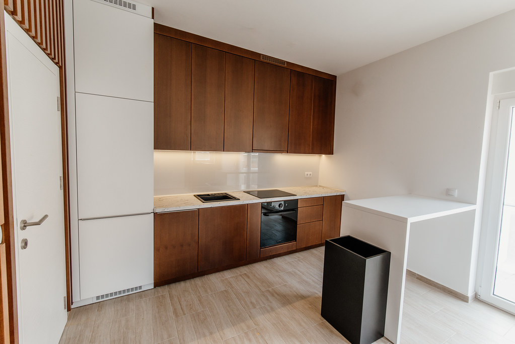 Rangements de cuisine sur mesure : comment gagner de la place sans surcharger la piece - photo reelle de cuisine